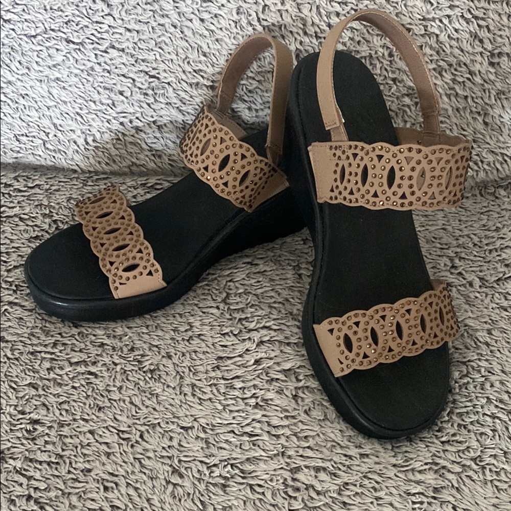 Skechers Tan and Black Slip-On Sandals
